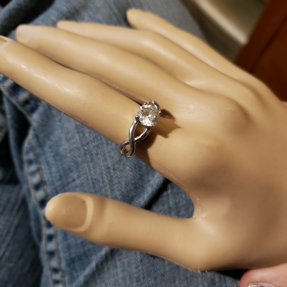 🛍 .925 sterling silver ring